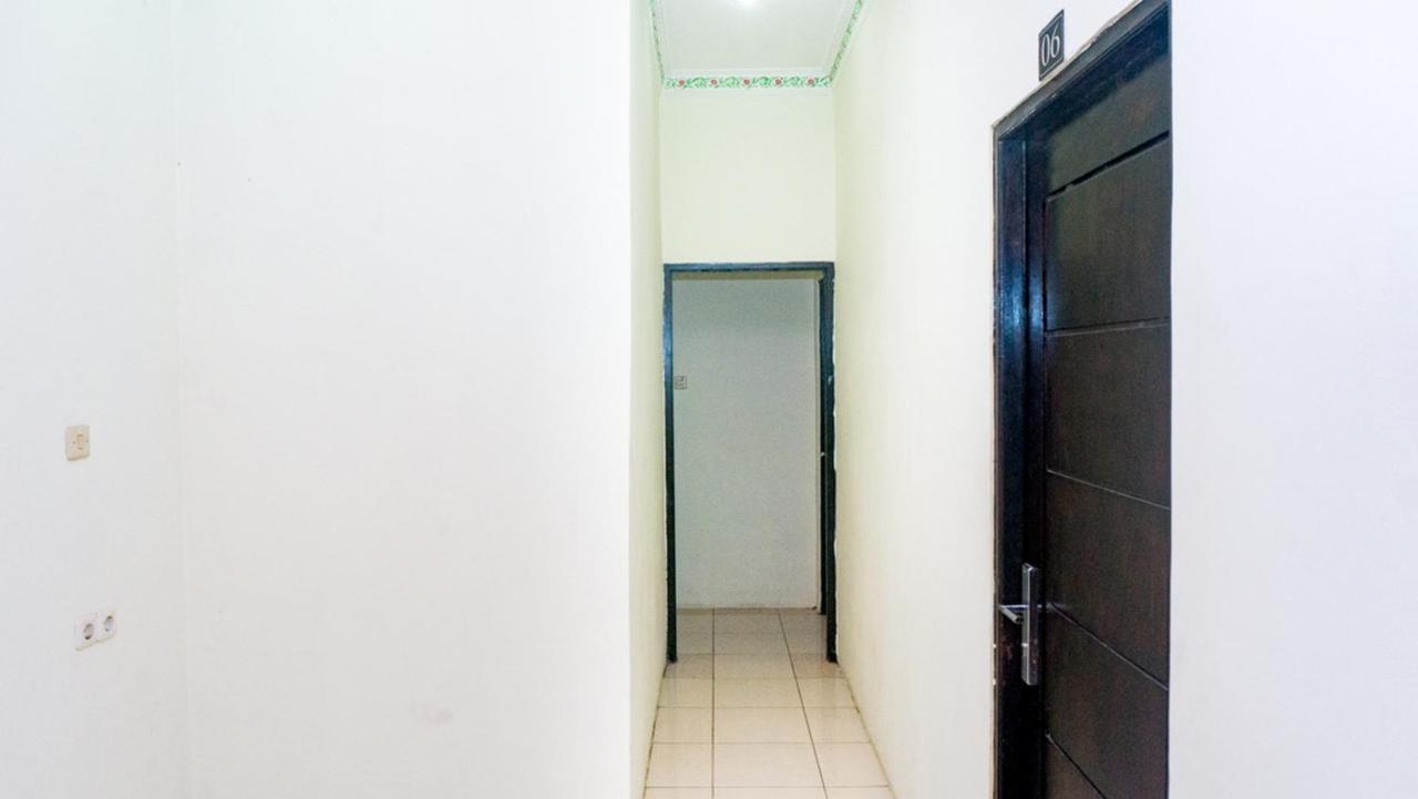 Reddoorz Near Sentani Airport Jayapura酒店 外观 照片
