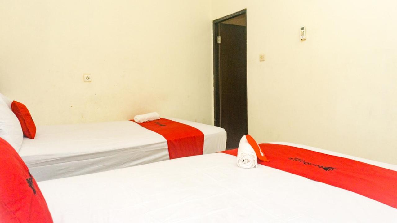 Reddoorz Near Sentani Airport Jayapura酒店 外观 照片